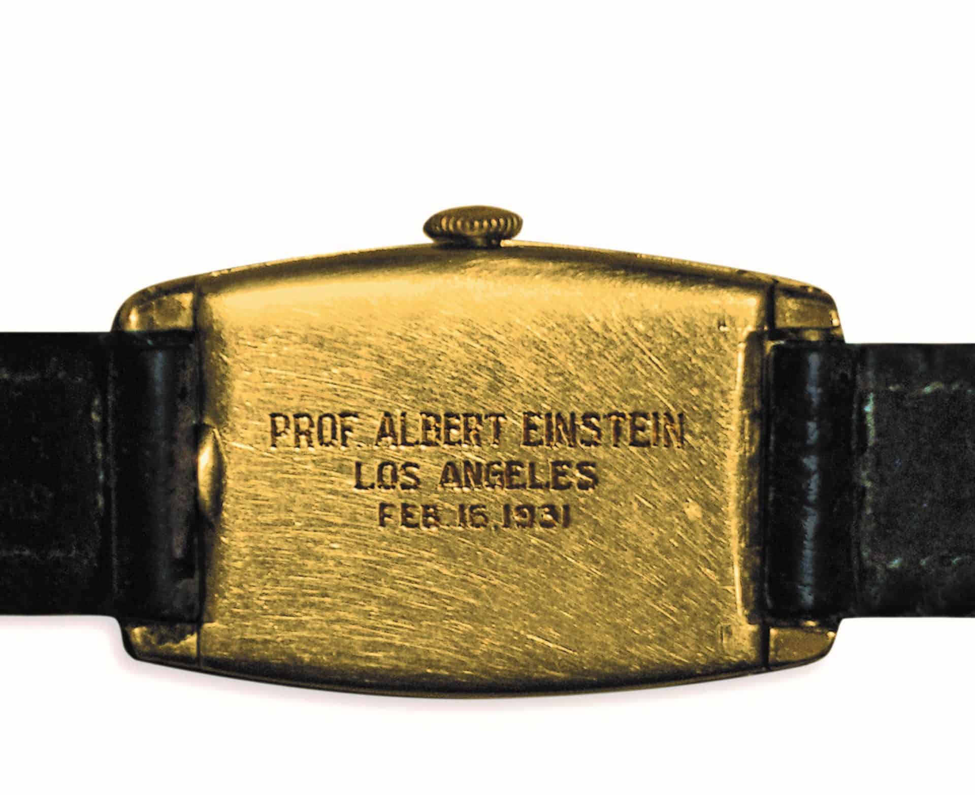Die schlichte Inschrift hält fest, dass Einstein am 16. Februar 1931 die Uhr geschenkt bekam. Ob er geahnt hat, was sie einmal wert sein würde?