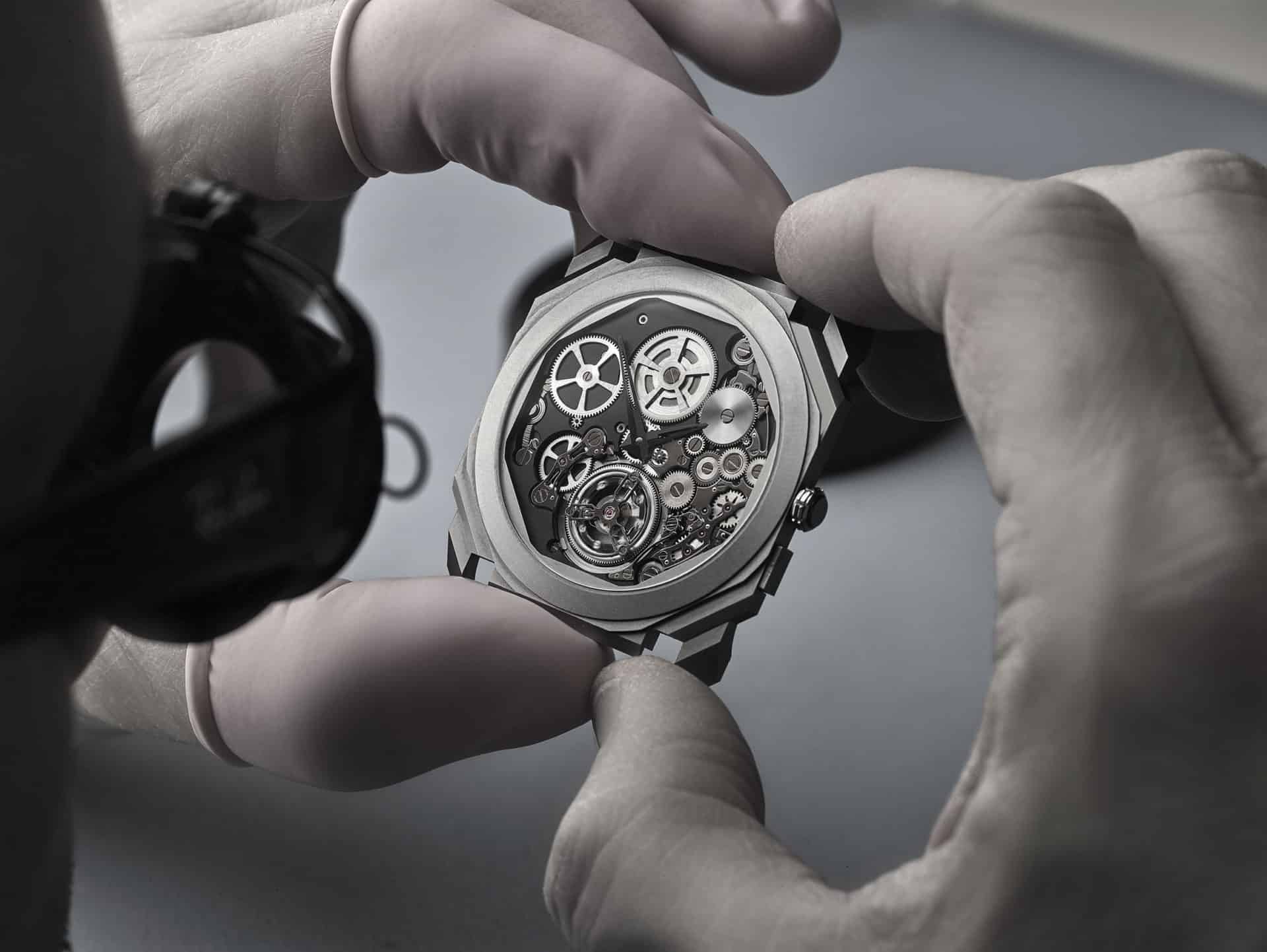 Почему часы называется часами. Турбийон Swatch. Bvlgari Tourbillon часы наручные. Quartz механизмы Patek Philippe. Quartz Movement Patek Philippe.