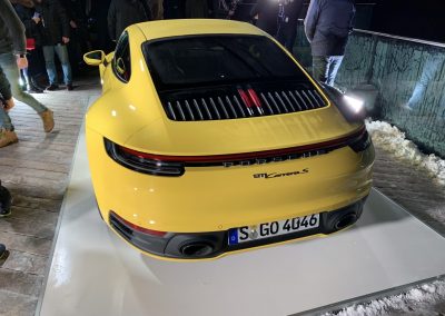 Noch kompakter, aber in klassischer Formgebung - die Rückansicht des neuen Porsche 911