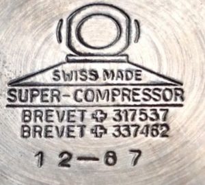 Stempel Super-Compressor im Deckel einer Taucheruhr