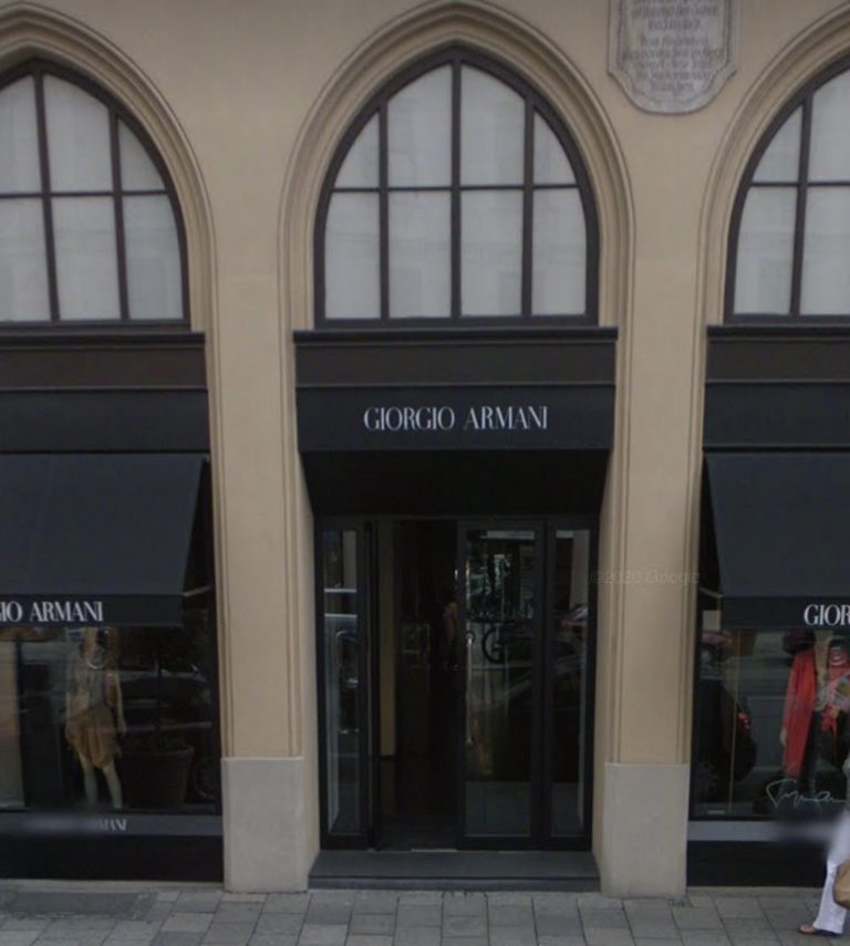 Vermutlich werden die neuen Parmigiani Fleurier x Giorgio Armani Armbanduhren ab November 2021 in der Münchner Boutique erhältlich sein