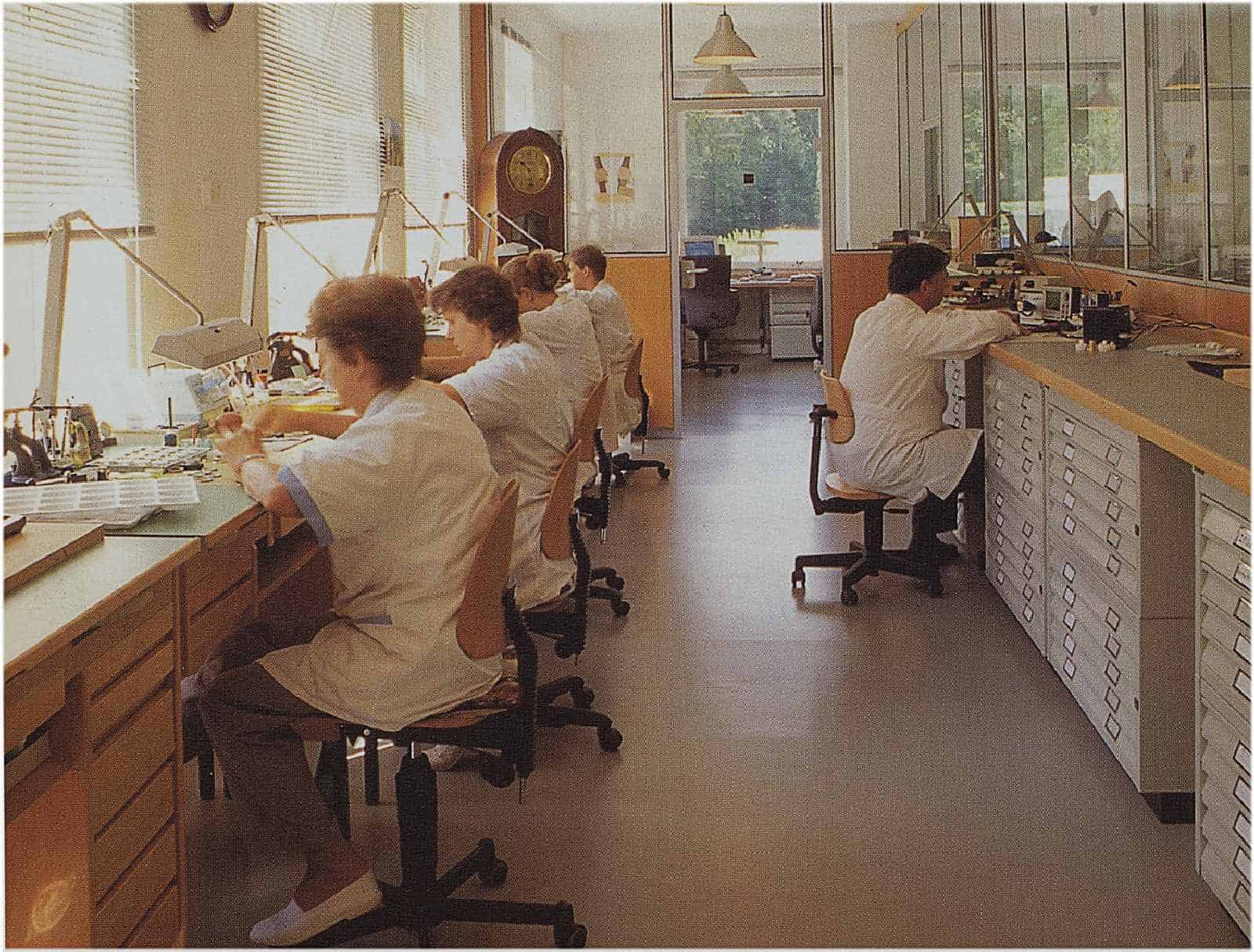 Montage bei Nomos in Glashütte im Jahr 1993