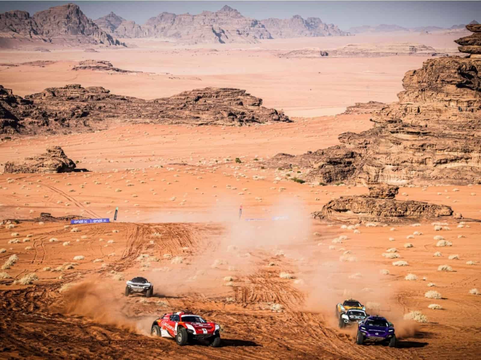 Extreme E Ralley Teams in der Neom Wüste in Saudi-Arabien