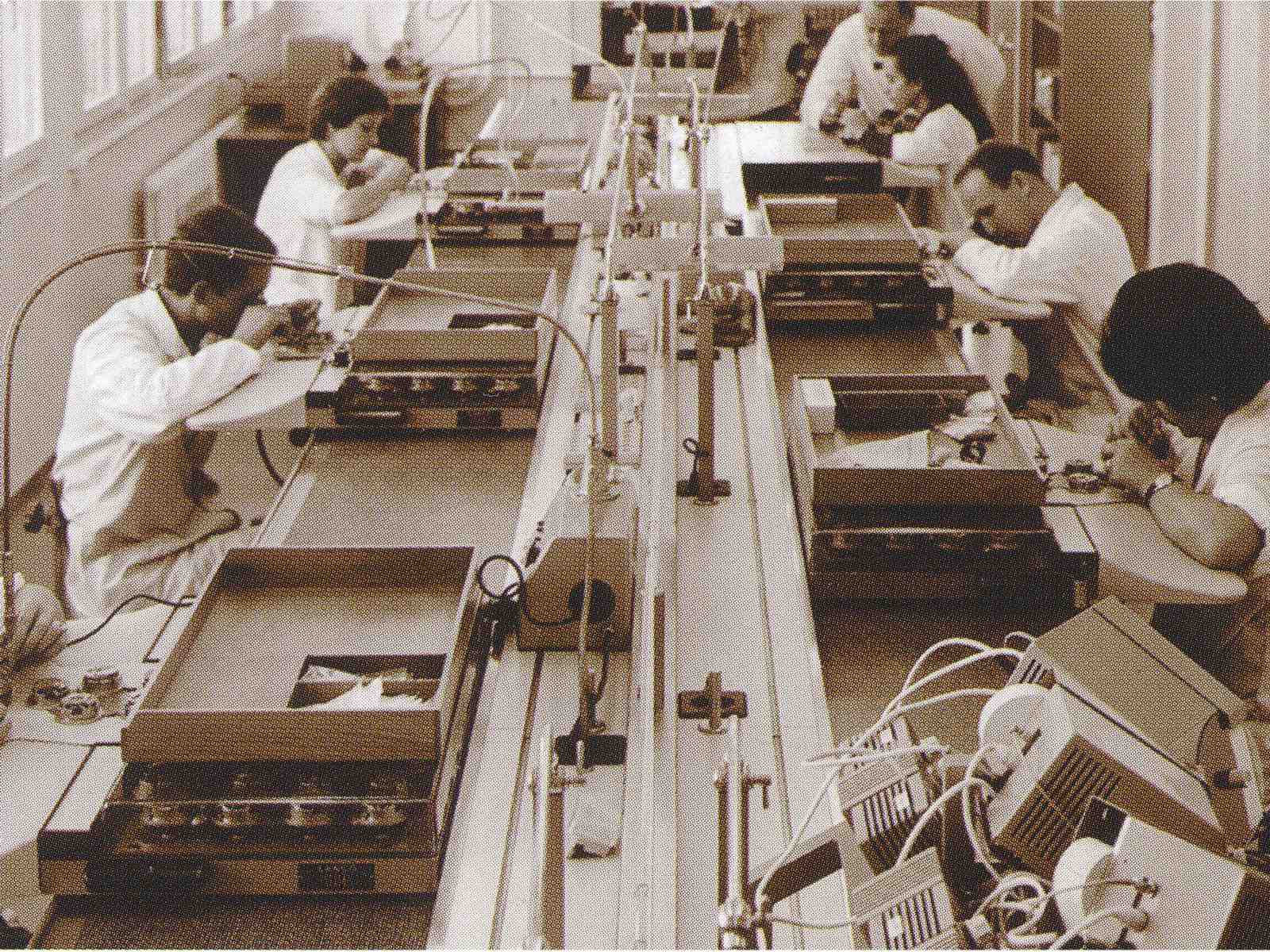 Gerd-Rüdiger Lang am Heuer Werktisch in Biel, frühe 1970er Jahre