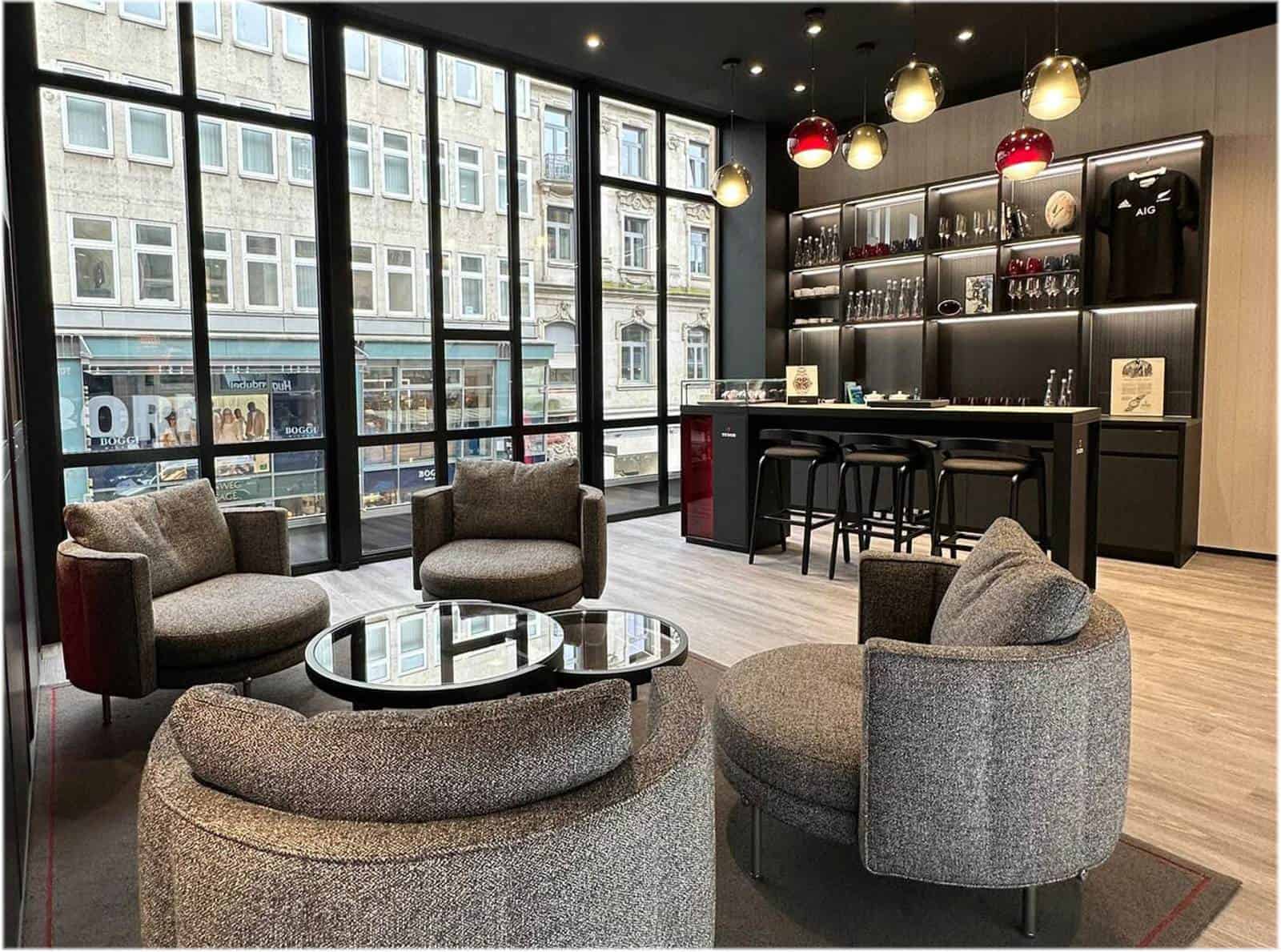 Tudor Boutique Frankfurt Obergeschoss Lounge- und Barbereich