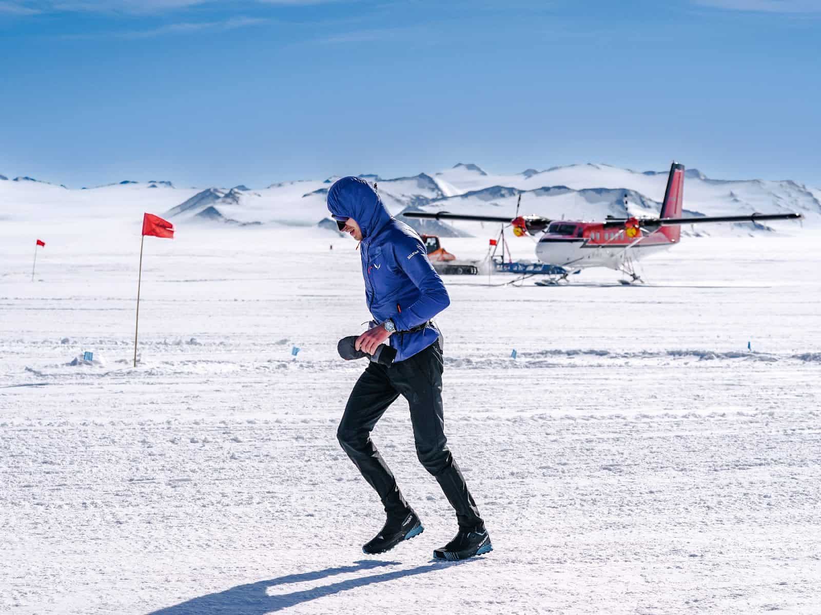 Simon Messner beim Antarctic Ice Marathon 2023