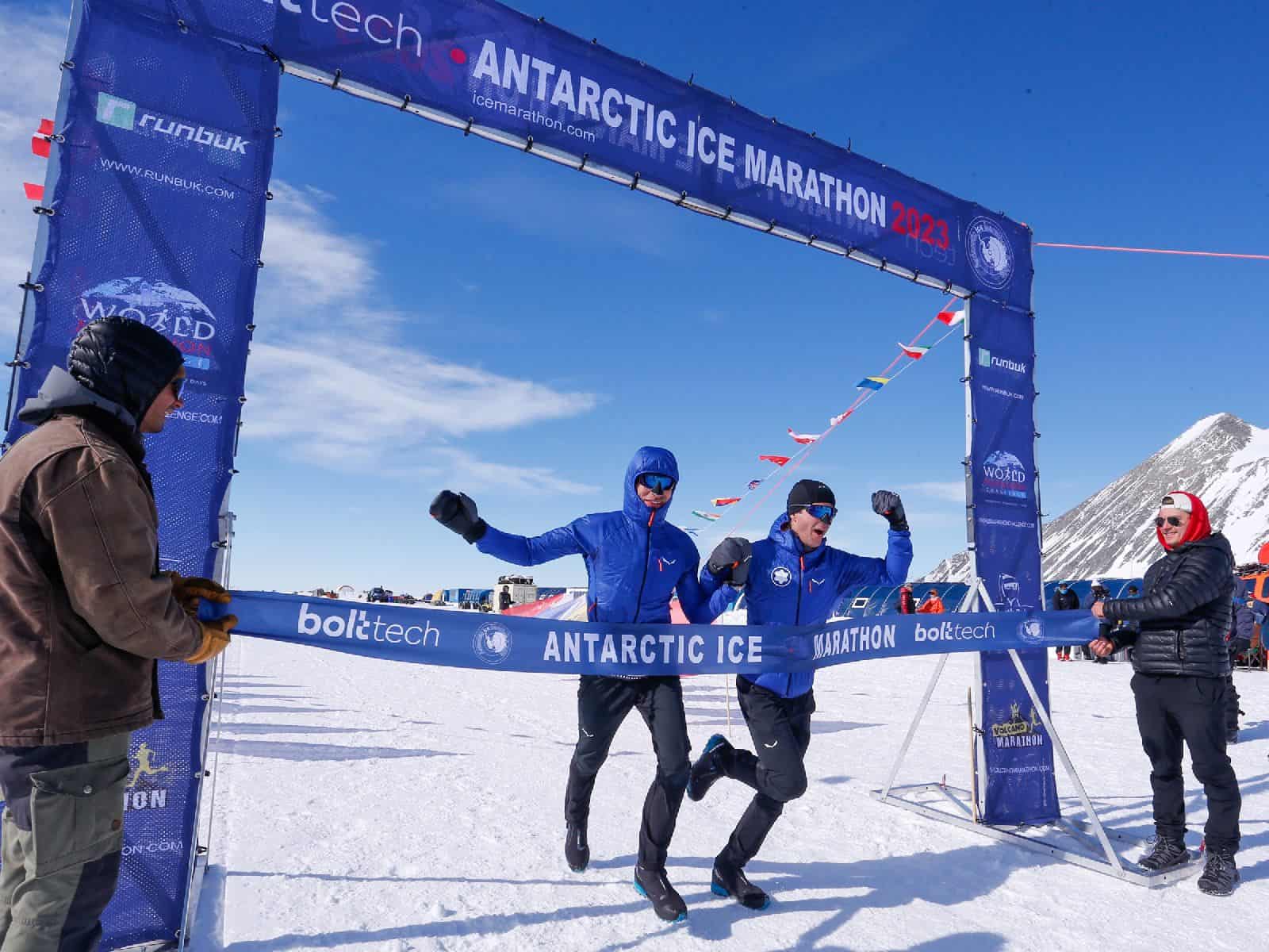 Simon Messner and Laurant Lecamp Zieldurchlauf Antarctic Ice Marathon 2023