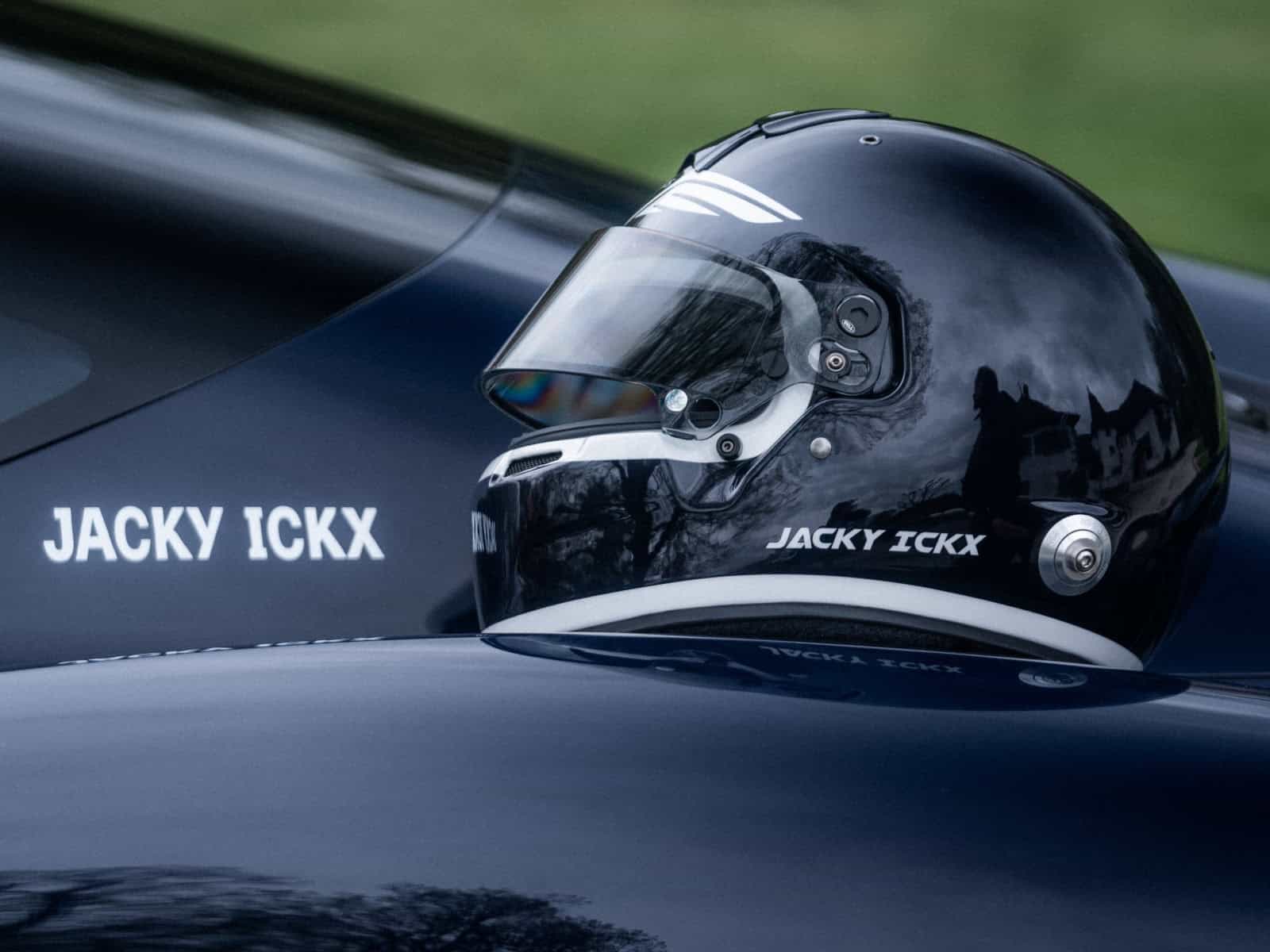 Jacky Ickx Helm im charakteristischen Farbton