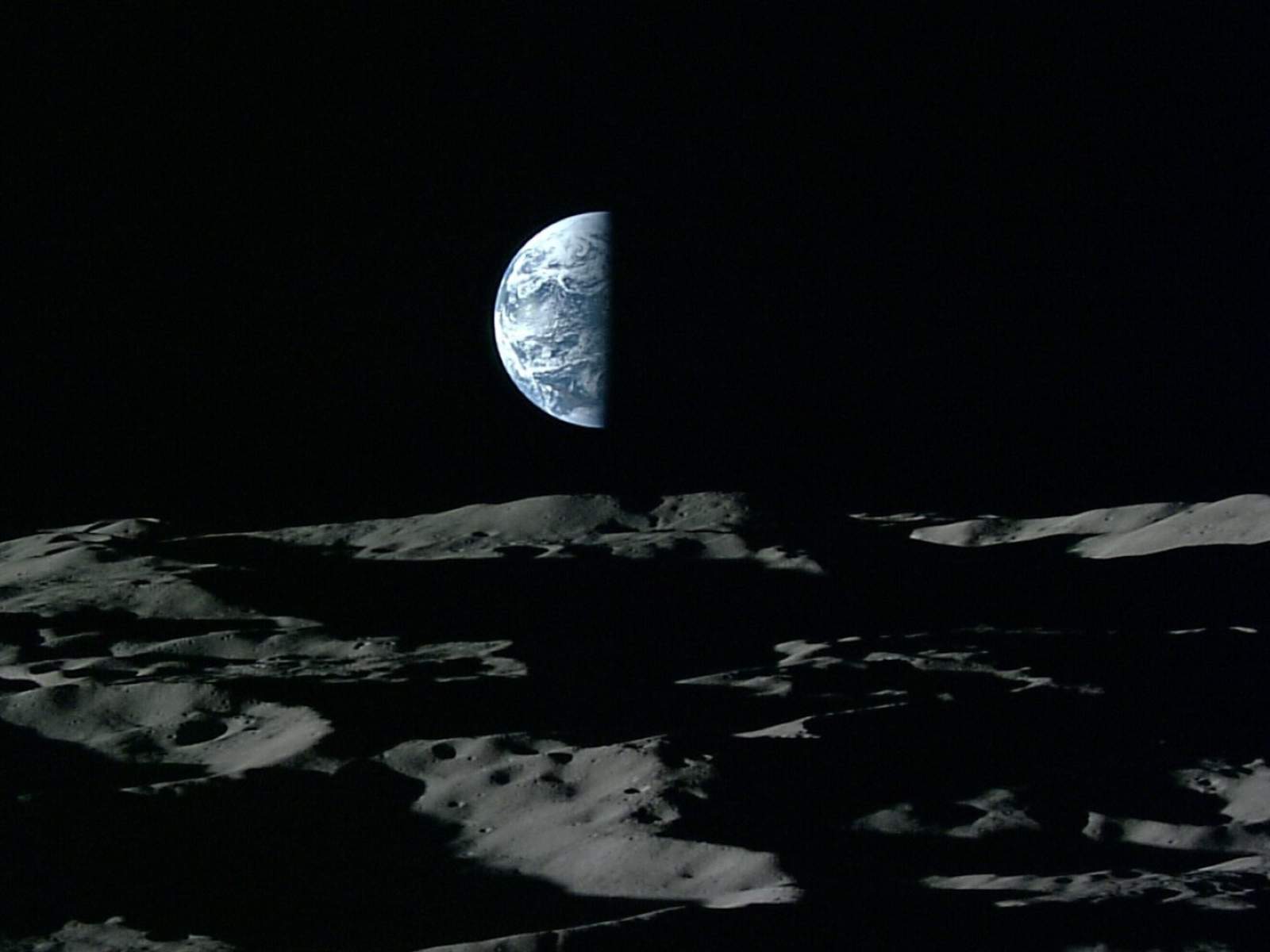 Mond und Erde fotografiert von japanischen Sonde Kaguya in 2007 Bild JAXANHK